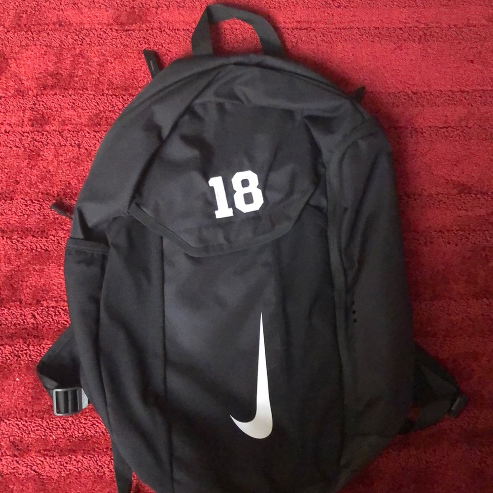 BLACK NIKE BACKPACK